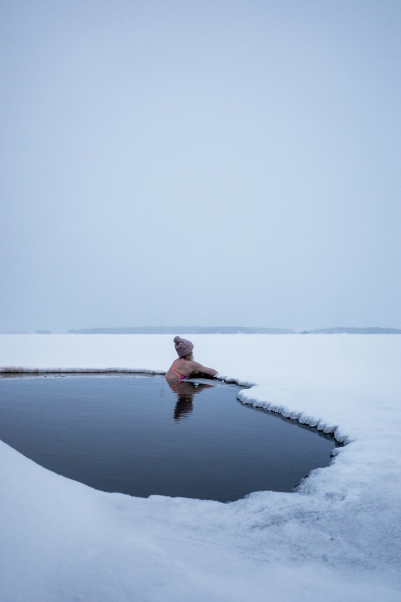 Cold Plunge Recovery Guide: What Ice Baths Actually Do to Your HRV and Recovery
